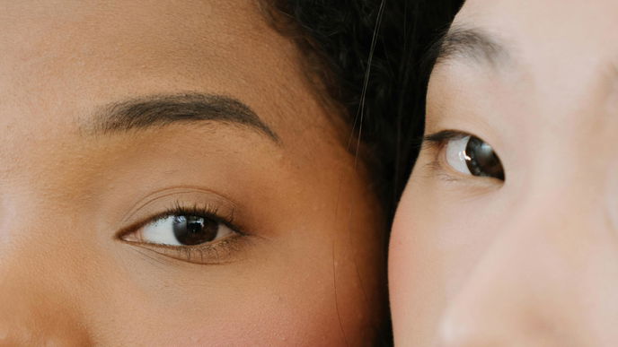 Skinny Brows kehren im Herbst 2024 zurück – und wir lieben den Look