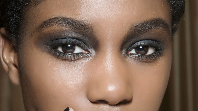 Smokey Eyes schminken leicht gemacht mit diesem ultimativen Guide