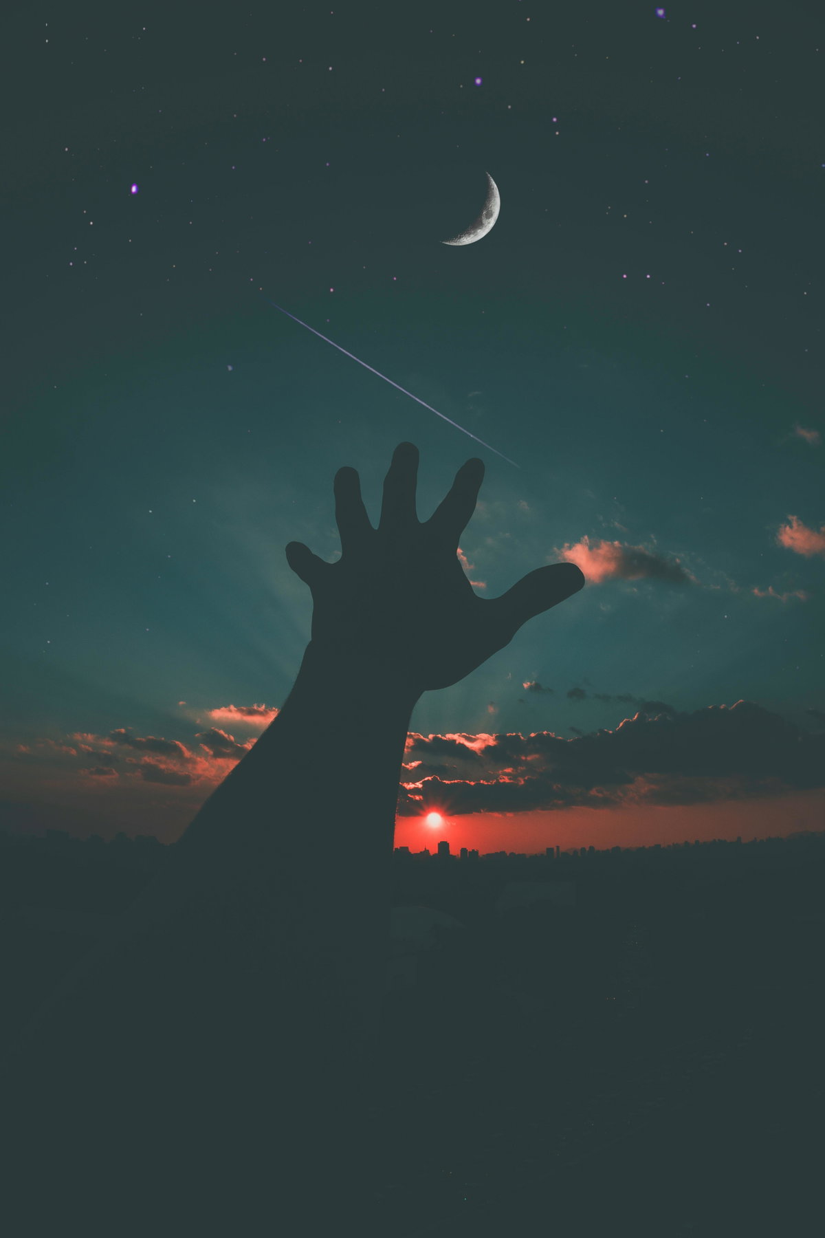 Hand greift nach Mond