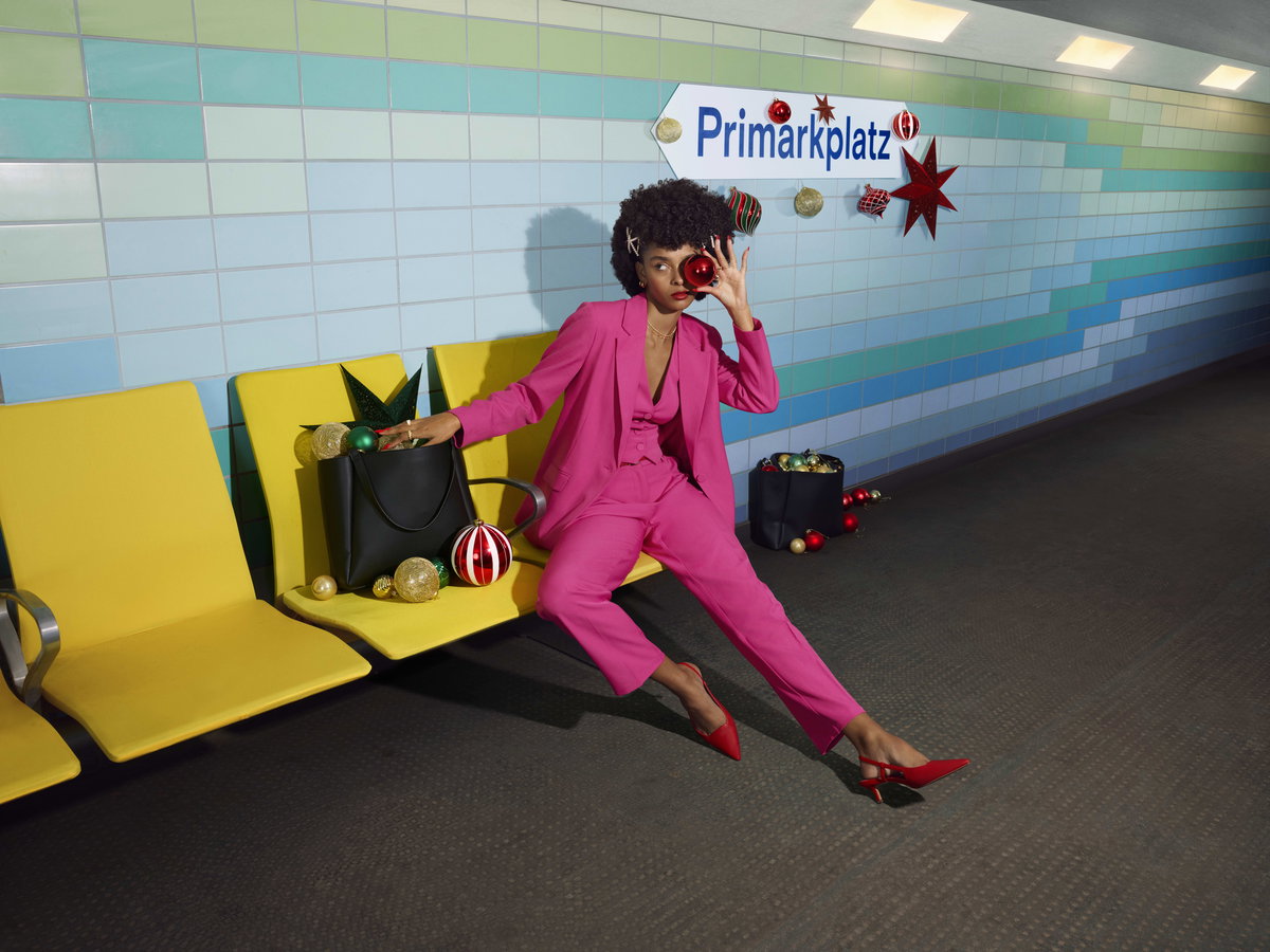 Gute Laune to go dank diesem Hero Piece von Primark. Ein Anzug in knalligem Himbeerpink, der Eleganz und Power versprüht.
