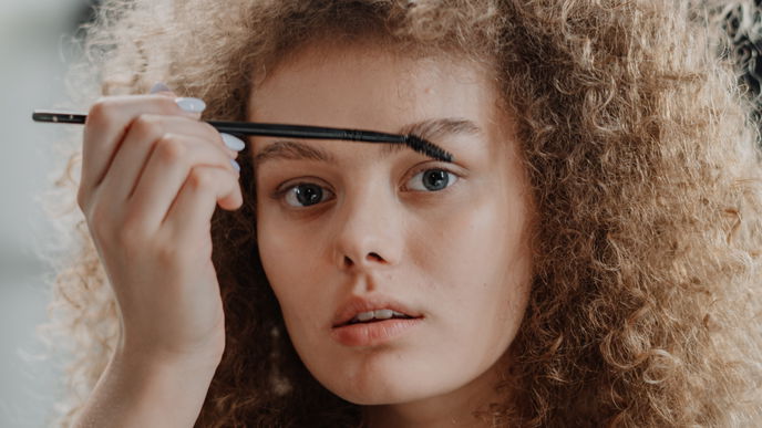 Augenbrauen perfekt geschminkt: Mit diesen 3 Tipps sehen deine Brows immer top gestylt aus