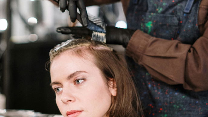 Bye-bye, Balayage! Diesen Herbst tragen wir alle die "Scandi Hairline"