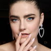 Kein anderer Nageltrend passt so gut zum Winter 2024 wie Kristall Nails