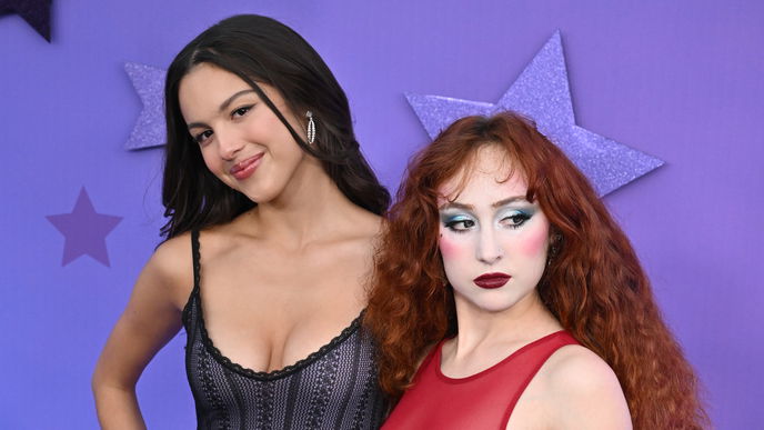 "Sheer Dresses" ziehen sogar im Herbst 2024 in unseren Kleiderschrank ein