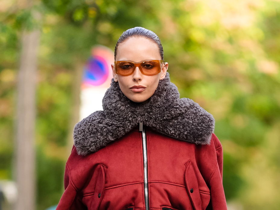 Frau mit Sleek Bun
