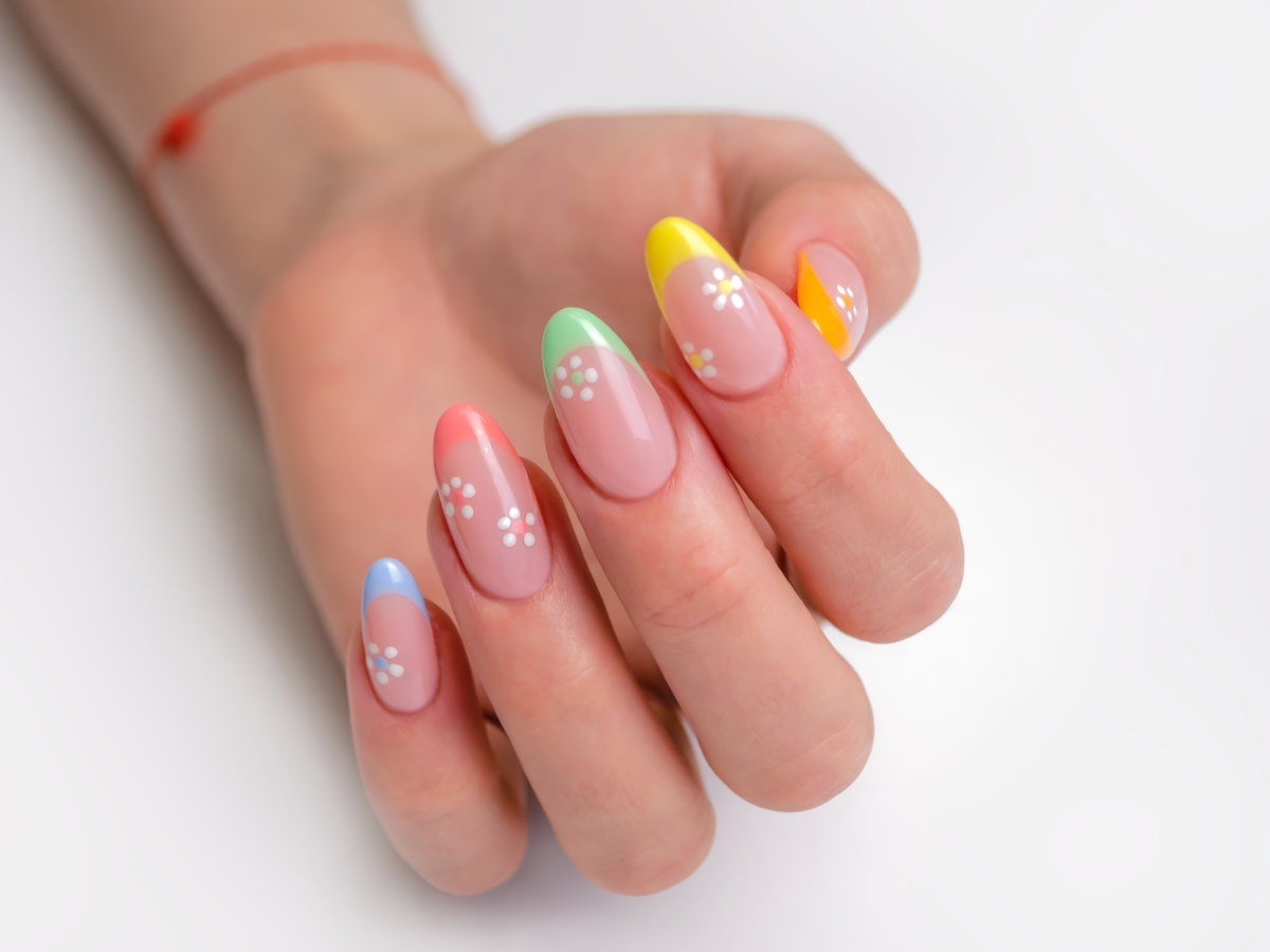 Nägel mit Blumen