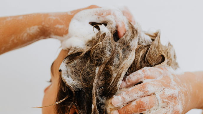 Brüchige Haare: Das ist das beliebteste Drogerie-Shampoo