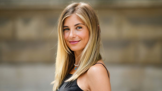 Glanz-Booster! Der Frisurentrend "Glass Hair" zaubert dir jetzt Traumhaare in Minuten