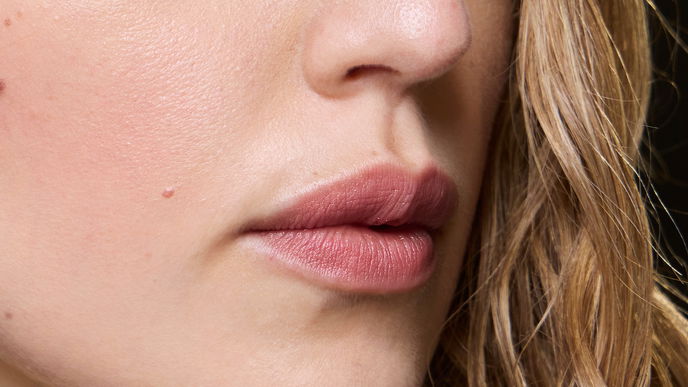 Matte Lips sorgen für einen eleganten Festtags-Look