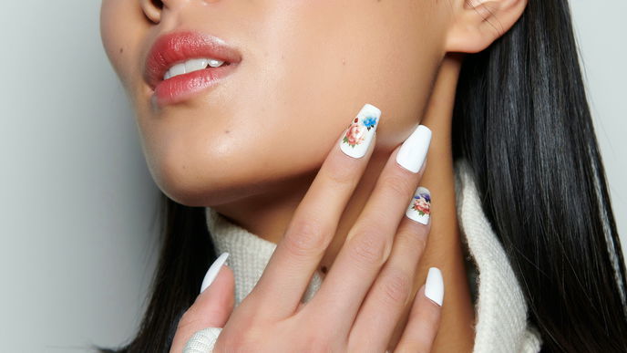 Flower Nails sind der schönsten Maniküre-Trends im Frühling und Sommer 2025