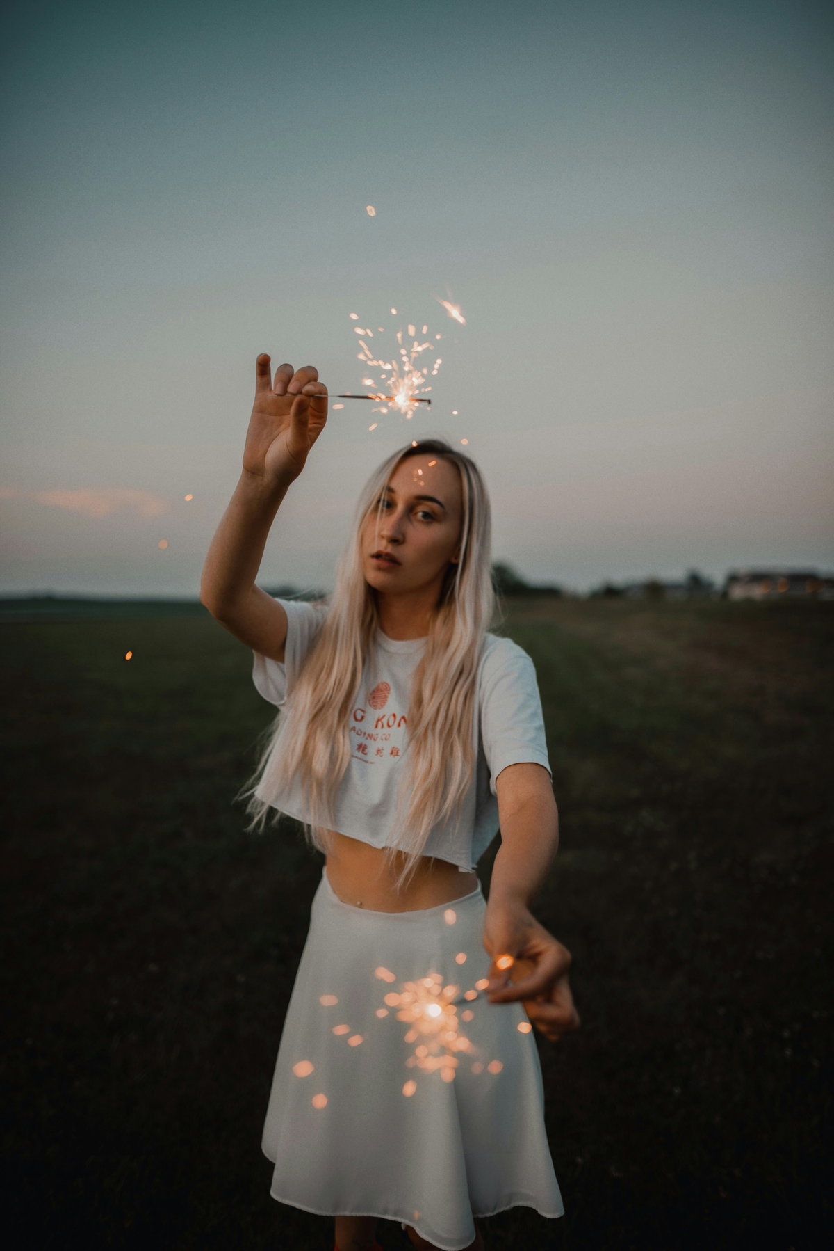 Horoskop: Frau mit Wunderkerze