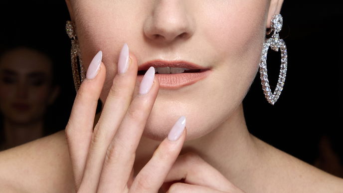 Diese Nagellackfarbe erobert den Frühling 2025