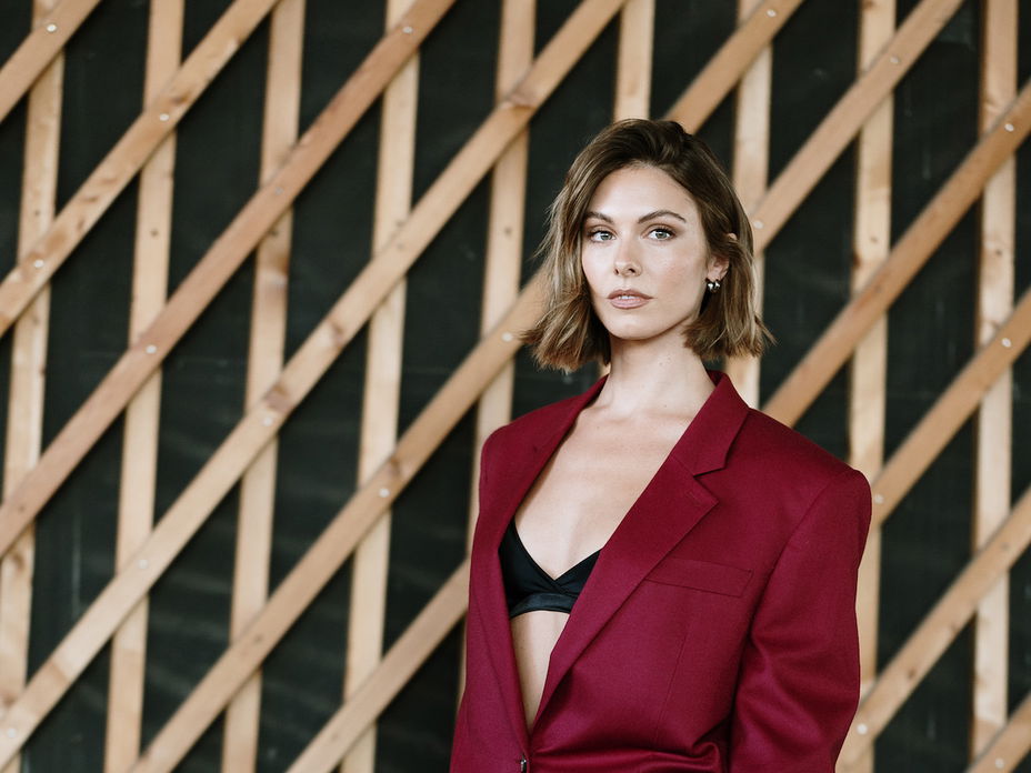 Frau mit Draped Bob