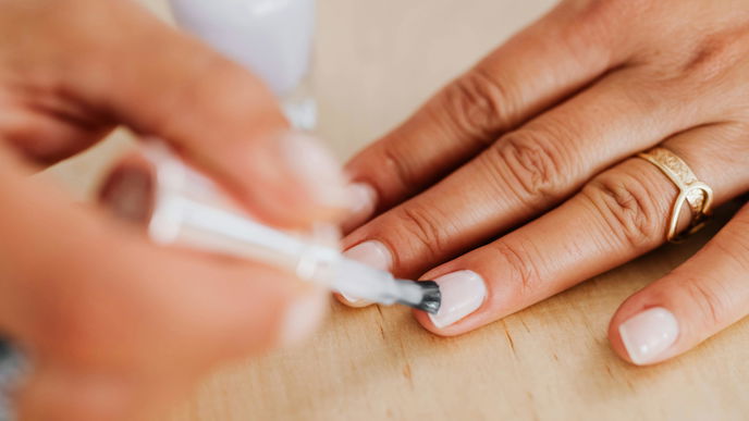 Lifesaver! Mit diesem Produkt trocknet dein Nagellack in 60 Sekunden