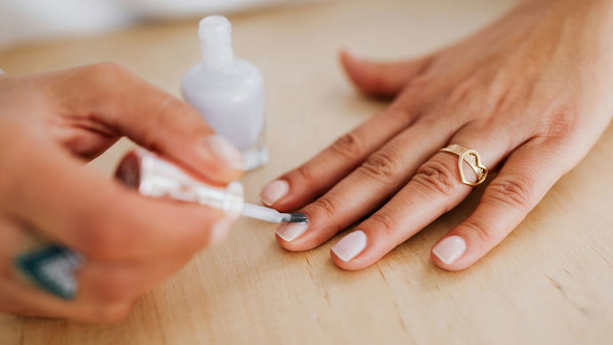 "Coconut Milk Nails" lassen die Hände direkt gepflegt aussehen