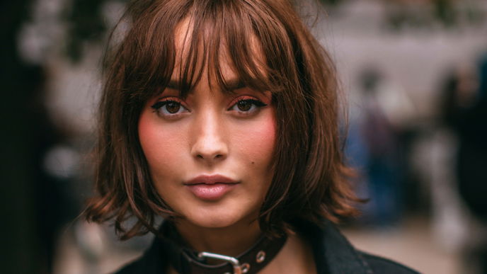 Trendfrisur: Der Butterfly Bob ist 2026 perfekt für alle, die es cool und unkompliziert mögen