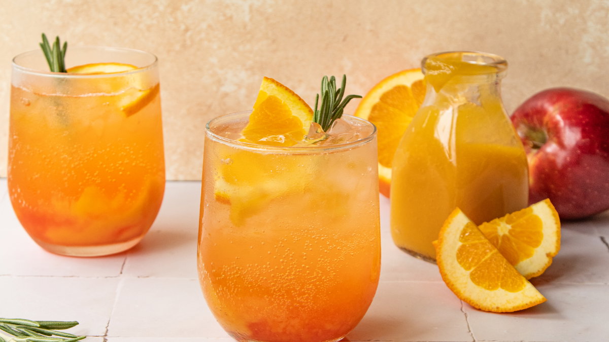 Cosmic Crisp®-Pfirsich-Aperol Spritz