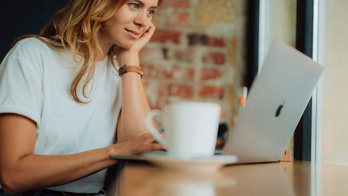Geld anlegen ohne Stress: Wie smarte Frauen das Maximum rausholen