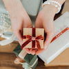 Unter 50 Euro! Diese Beauty-Weihnachtsgeschenke schonen den Geldbeutel