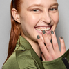 Statt Rot: Diese Nagellackfarbe passt zu deiner ganzen Herbstgarderobe
