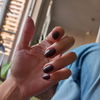 Mocha Mousse Nails sehen wir überall im Herbst 2025