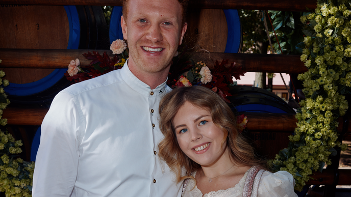 Flirt-Guide fürs Oktoberfest: 7 goldene Tipps zum Schäkern