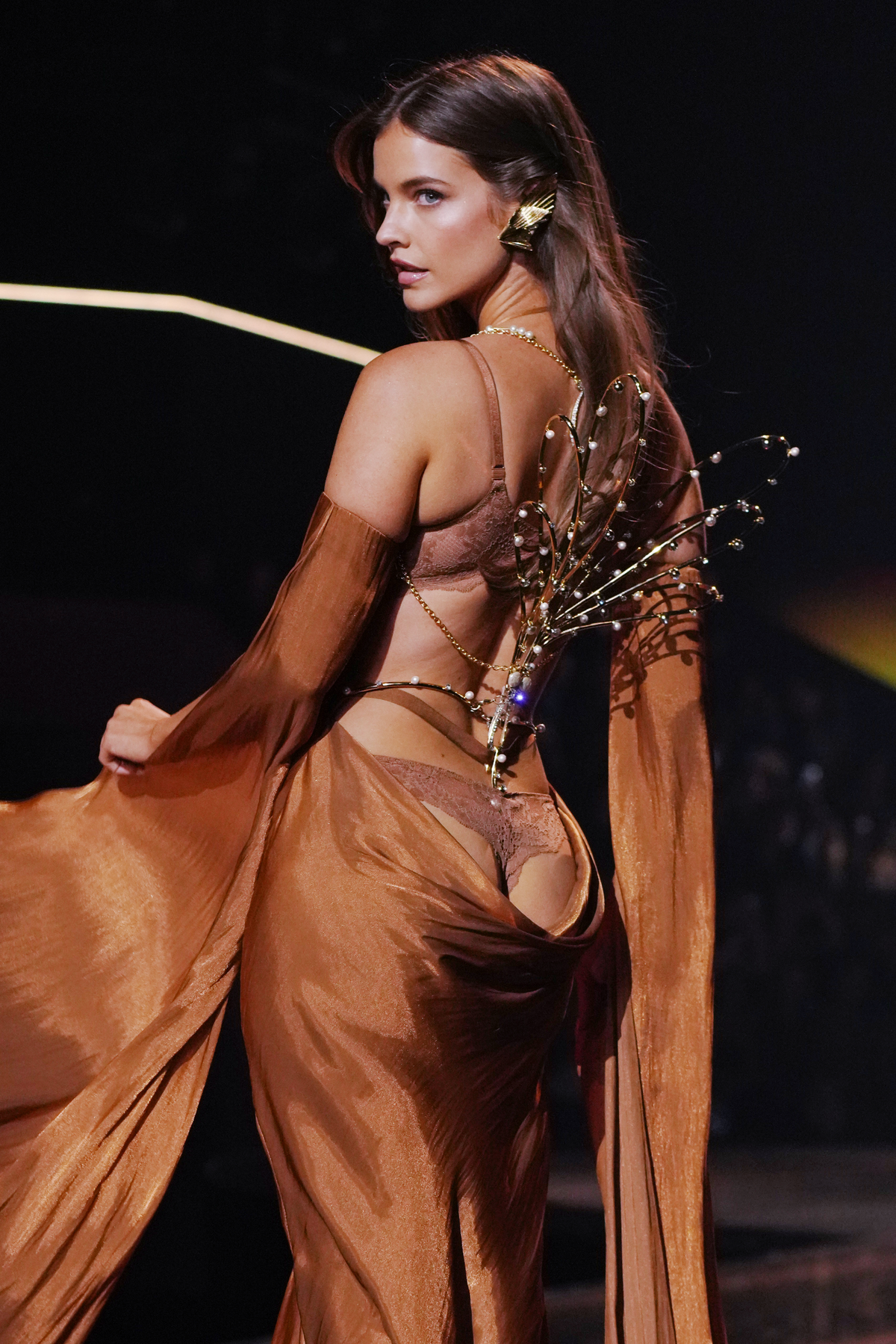 Barbara Palvin bei der Victoria's Secret Fashion Show 2025