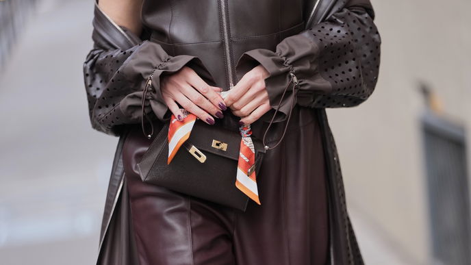 Mit dieser trendy Farbe setzt du deine kurzen Nägel elegant in Szene