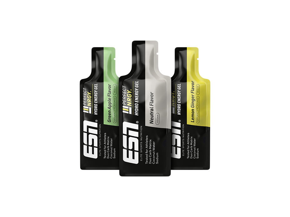Graue Tage? Nicht mit dir! Das Perfect NRGY Hydro Energy Gel gewährleistet konstante Leistung und Energie mittels einer Experten-Dual-Carb Matrix, die 20 g schnell und langanhaltend verfügbare Kohlenhydrate (Dextrose & Dextrin) liefert. Für eine optimale Unterstützung der Hydratation ist ein Komplex aus 188 mg Natrium, Meersalz und Kokoswasser enthalten. Die Einnahme ist dank der wasserähnlichen Konsistenz und des natürlichen, leckeren Geschmacks besonders angenehm. Dieses leistungsstarke Gel ist zudem vegan und vollständig fruktosefrei.
