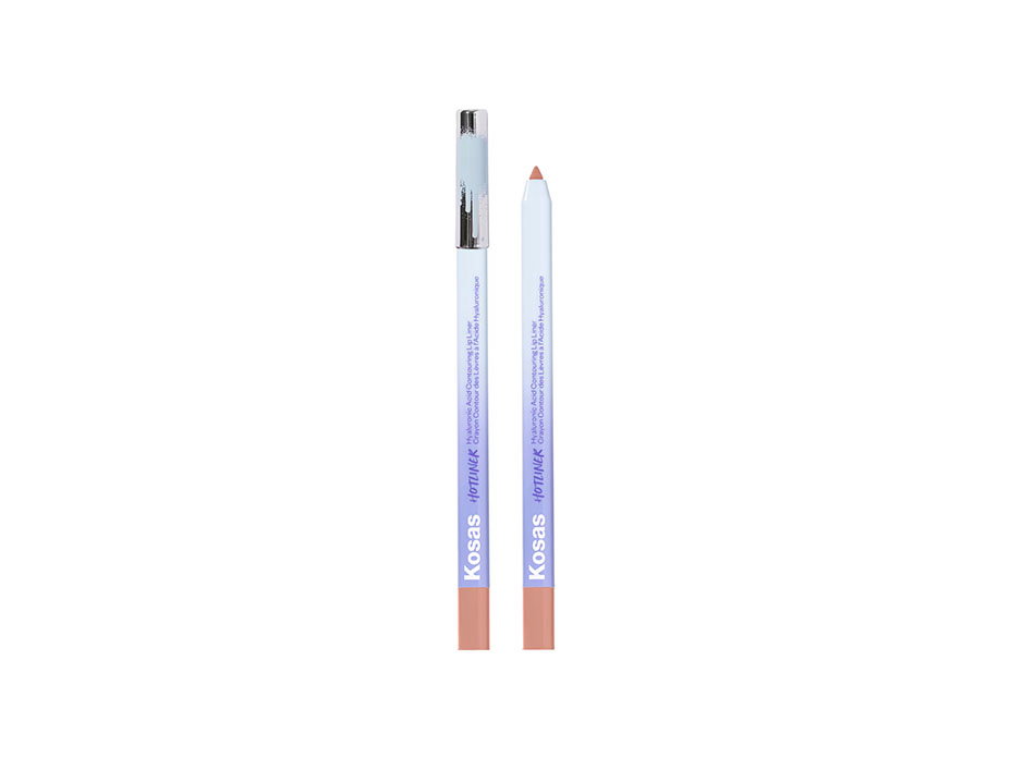 Dieser Hotliner Lipliner von Kosas gleitet dank der angereicherten Hyaluronsäure sanft über deine Lippen, konturiert sie perfekt und trocknet sie dabei kein bisschen aus – genau das, was wir im Herbst brauchen. Die lang anhaltende, seidige Farbe definiert oder füllt deine Lippen nicht nur makellos aus; die Formulierung mit Konjakwurzel spendet zusätzlich Feuchtigkeit und sorgt sofort für einen geschmeidigen, prall wirkenden Kussmund. Mit dem einziehbaren Stift, Anspitzer und Pinsel bist du auch unterwegs perfekt ausgestattet.