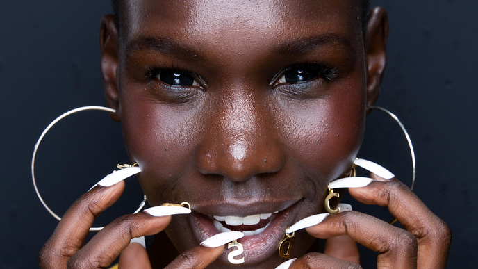 Pierced Nails: Dieser Trend macht deine Nägel zum ultimativen Schmuckstück