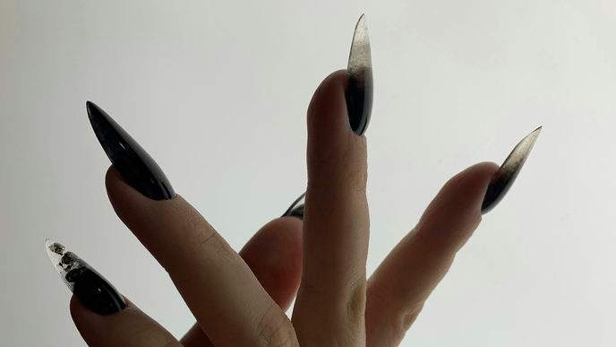 Nageltrend "Smoke Nails": Elegant und mystisch in die dunkle Jahreszeit