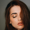 Schimmernde Holographic Eyes sind der coolste Make-up-Look im Winter