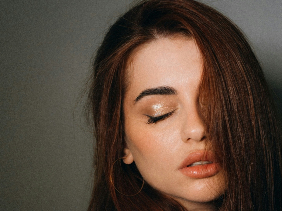Holographic Eyes Make-up-Trend