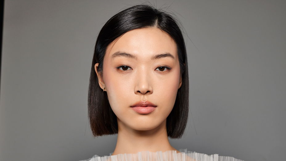 Kaputte Spitzen? Der edle „Japanese Bob” lässt dein Haar sofort gesund aussehen