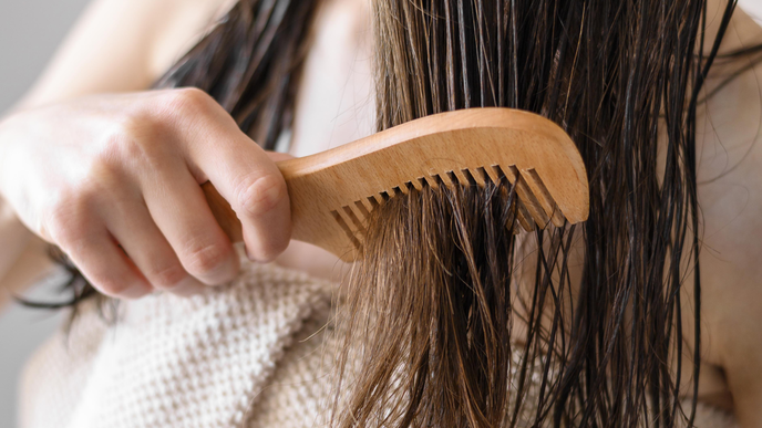Gegen Low Porosity Hair: 3 Pflegeprodukte retten stumpfes Haar