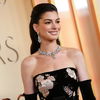 Reise-Essential: Diesen Rucksack hat „Der Teufel trägt Prada“-Star Anne Hathaway immer dabei