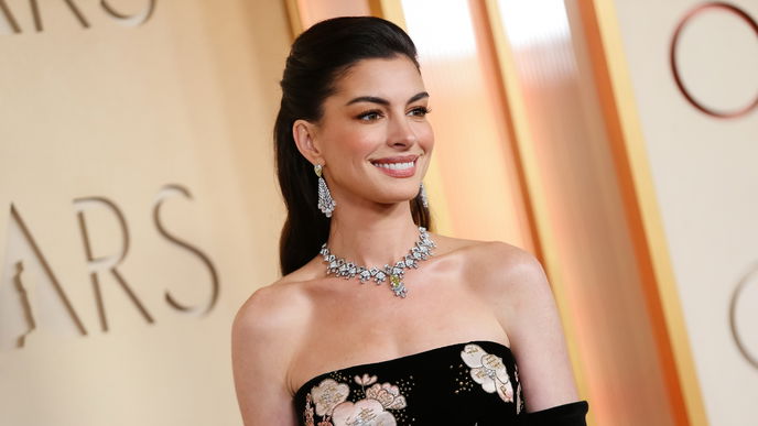Reise-Essential: Diesen Rucksack hat „Der Teufel trägt Prada“-Star Anne Hathaway immer dabei