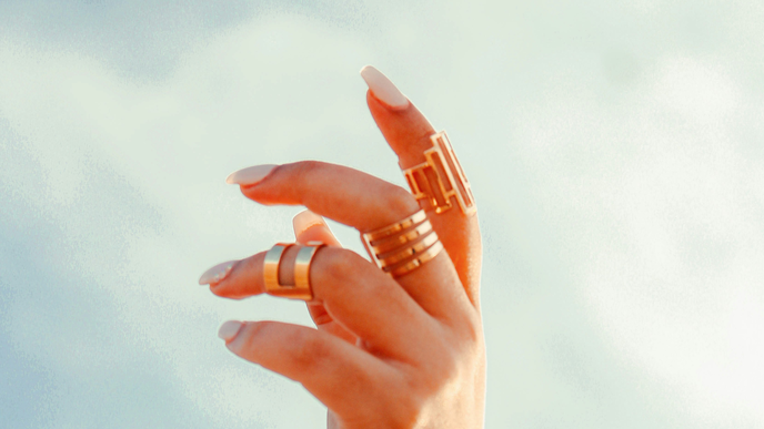 Cloud Dancer Nails: So angesagt ist die Farbe des Jahres jetzt auf deinen Nägeln