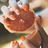 Aperol Spritz Nägel: Dieser fröhliche Maniküre-Trend macht Sommerlaune