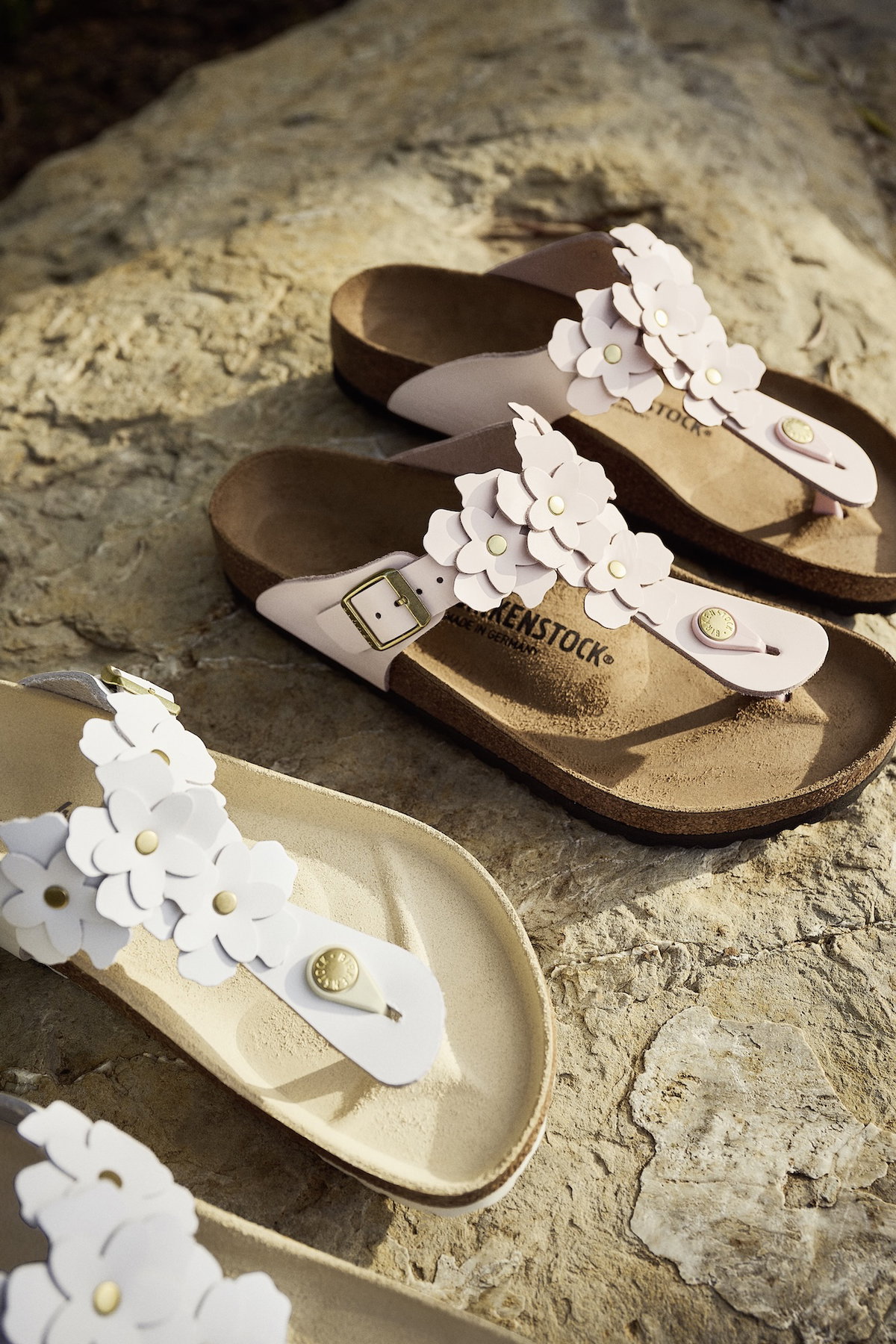 Birkenstock Gizeh mit Blumenapplikationen