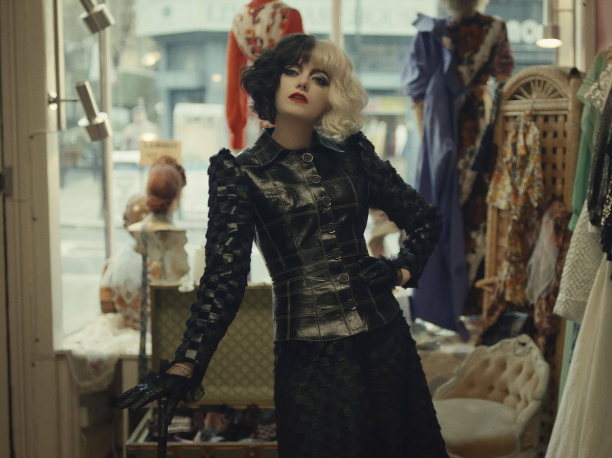 Emma Stone als Cruella de Vil in „Cruella“.