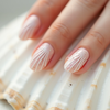 Elegante „Seashell Nails” bringen Beach-Vibes direkt auf deine Nägel