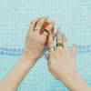 Refreshing: „Wet Nails” sind der stylischste Maniküre-Trend für den Sommer 2026