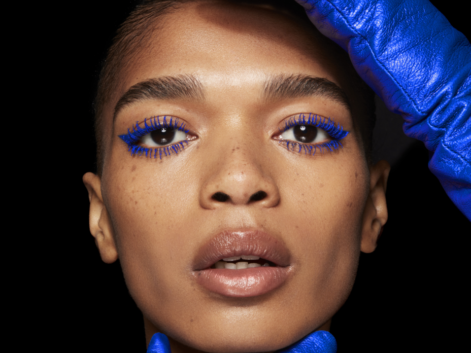 Blaue Mascara für braune Augen