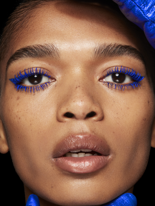 Statt Schwarz: Wenn du braune Augen hast, solltest du DIESE trendy Mascara-Farbe tragen