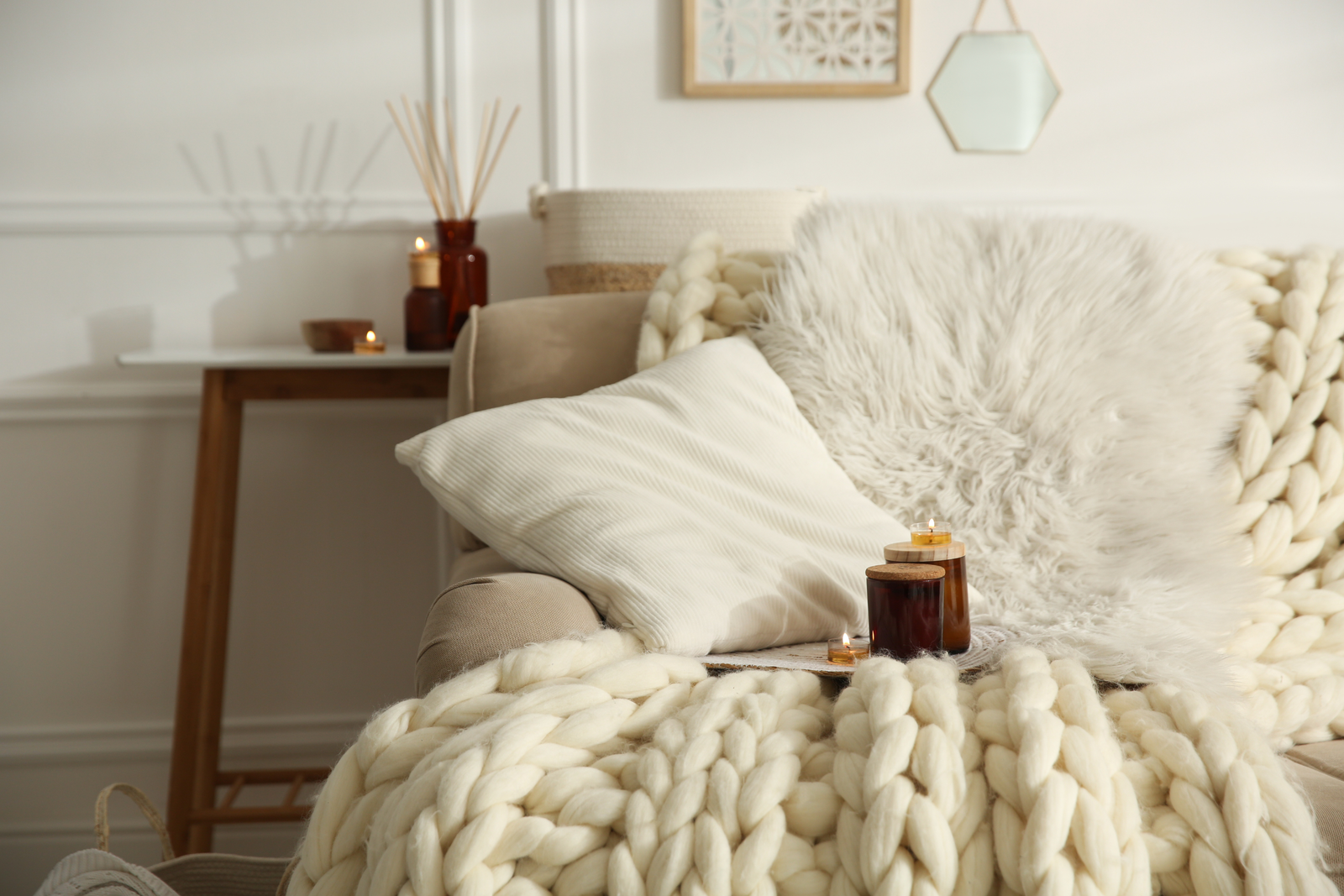 Herbst-Trend: 5 Duftkerzen unter 30 Euro, die deine Wohnung sofort edel wirken lassen