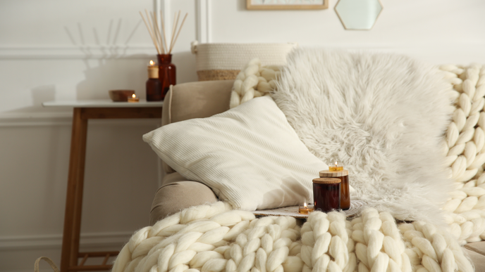 Herbst-Trend: 5 Duftkerzen unter 30 Euro, die deine Wohnung sofort edel wirken lassen