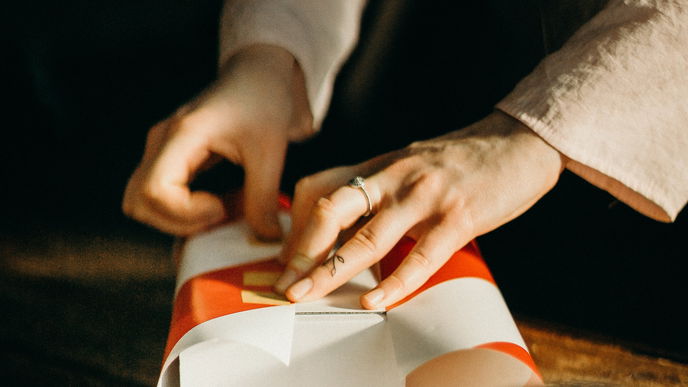 7 Weihnachtsgeschenk-Ideen für Fashion-Fans, die nicht sofort im Kleiderschrank verschwinden