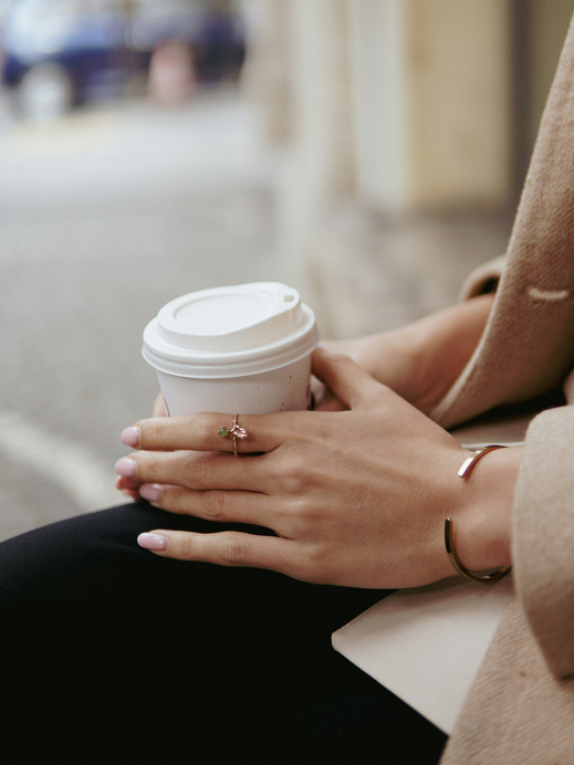 „Lavender Milk Nails” sind der edelste Nageltrend für den Saisonübergang